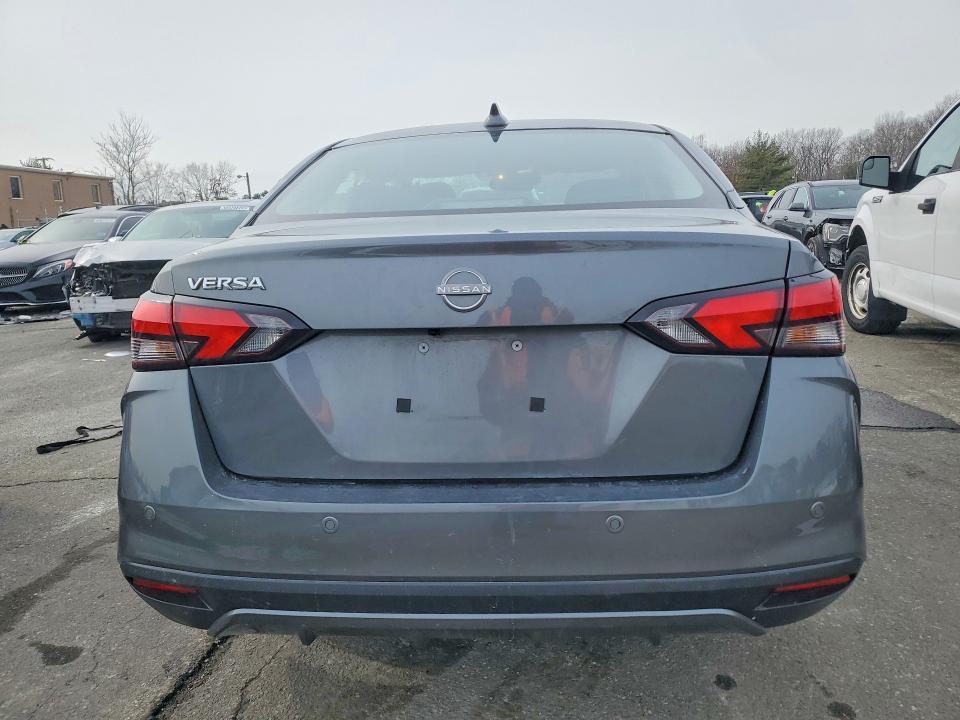 2025 Nissan Versa sv