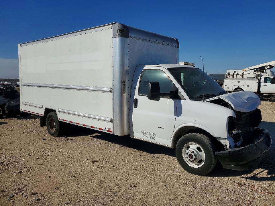 2022 GMC Savana BOX Truck