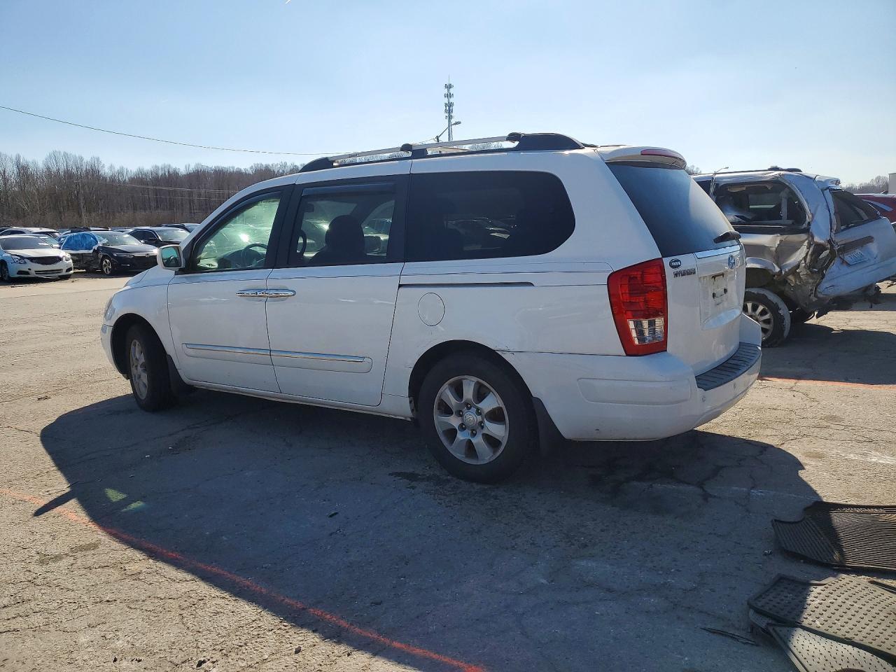 2008 Hyundai Entourage gls