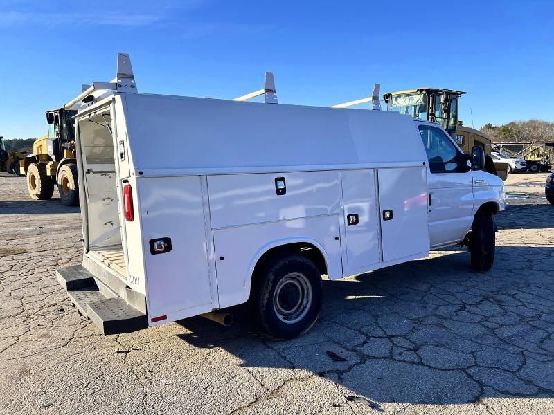 2022 Ford Econoline E350 Super Duty Cutaway Van