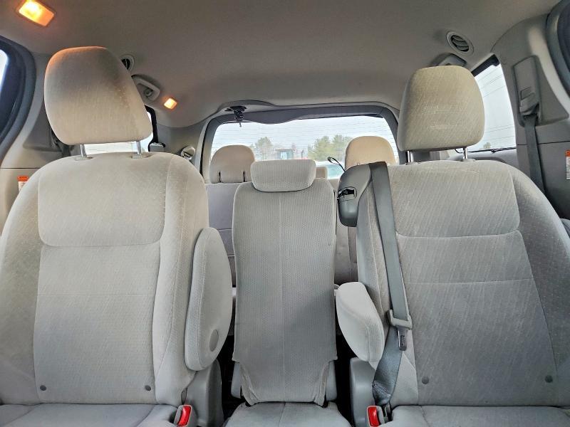2015 Toyota Sienna le 8-passenger