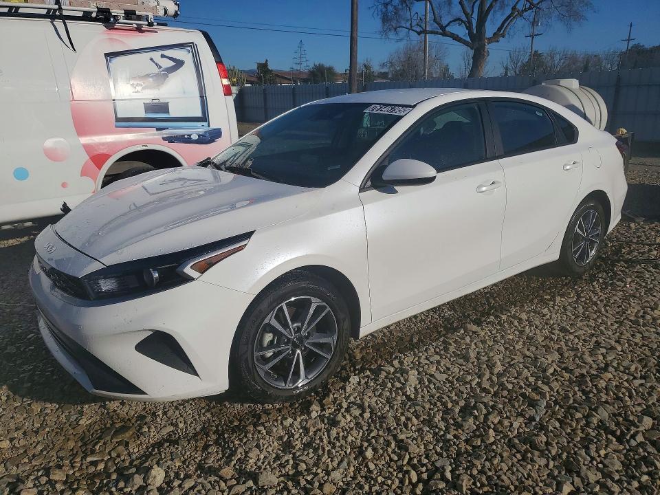 2023 KIA Forte lxs