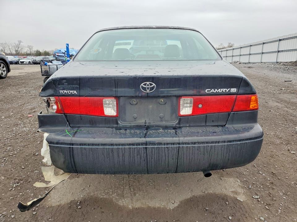 2000 Toyota Camry le
