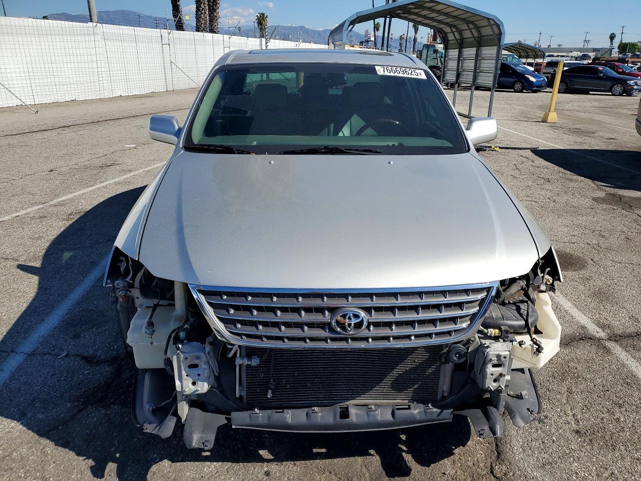 2004 Toyota Avalon xl