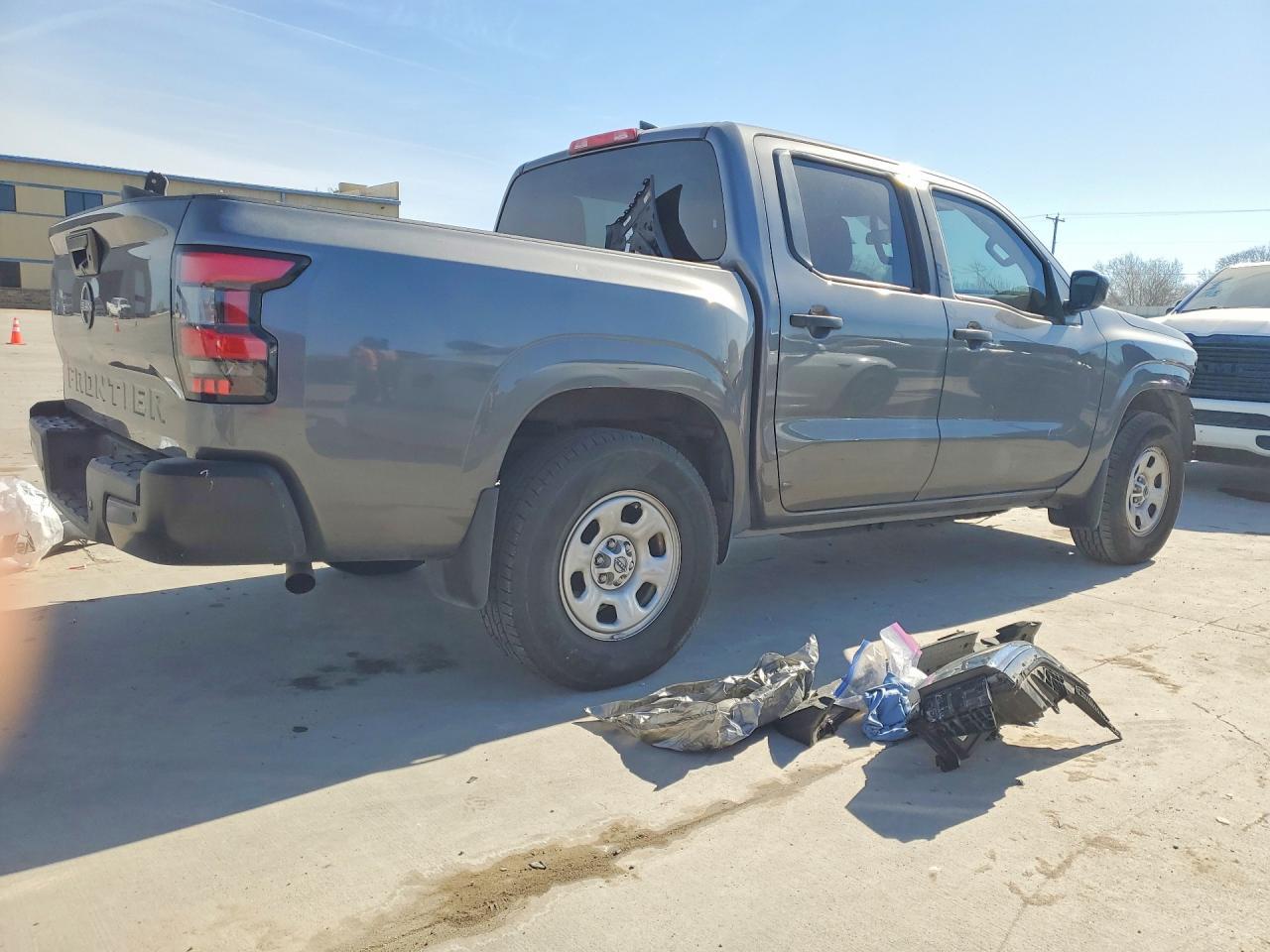 2022 Nissan Frontier s
