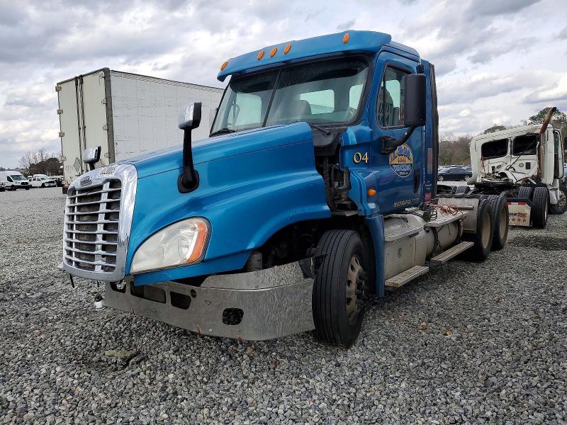 2012 Freightliner Cascadia Semi Truck