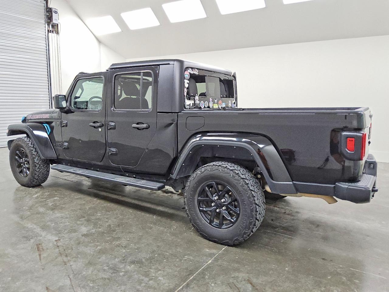 2022 Jeep Gladiator Sport