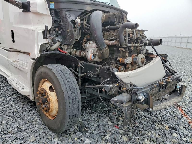 2018 Freightliner Cascadia 1-semi Truck