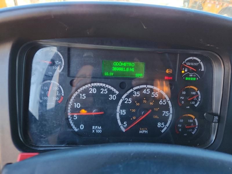 2018 Freightliner Business Class M2 BOX Truck