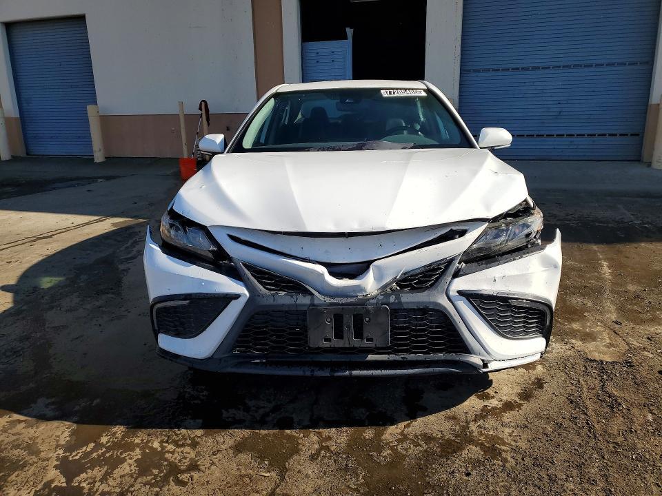 2022 Toyota Camry Hybrid se