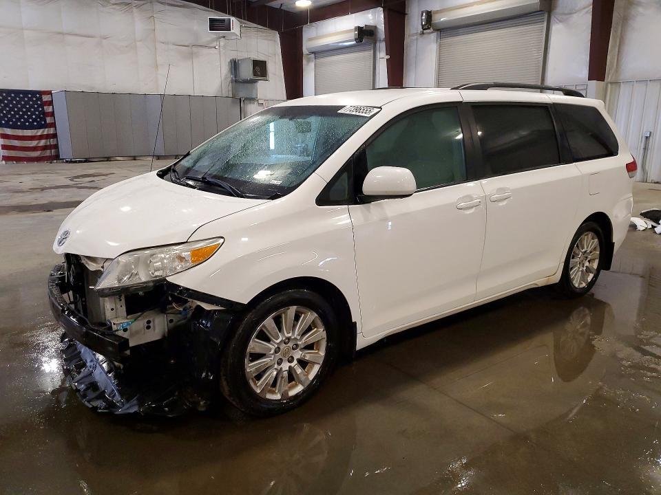 2011 Toyota Sienna le