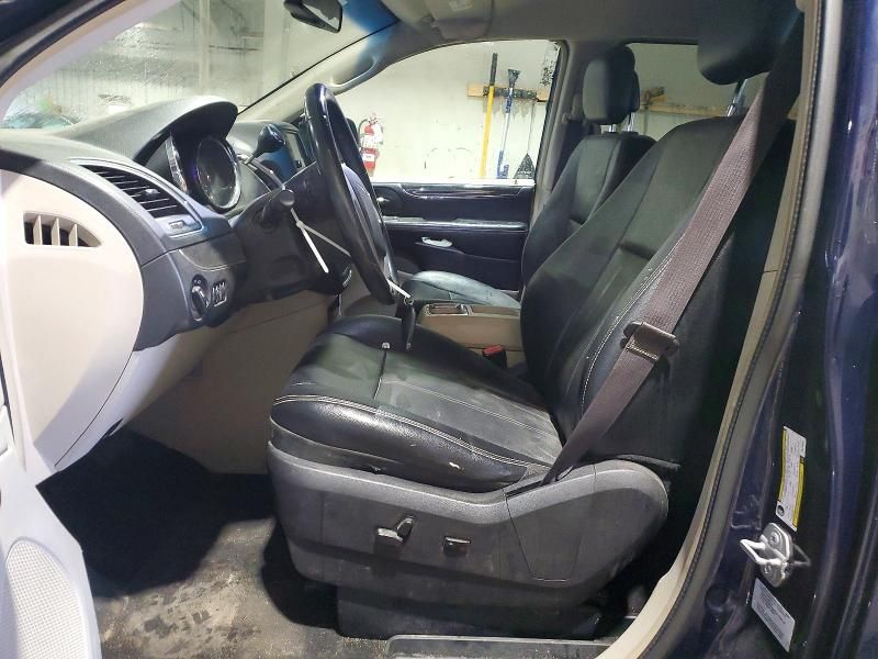 2016 Chrysler Town & Country Touring