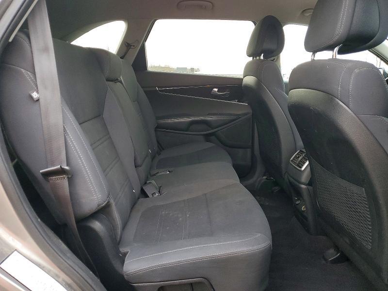 2017 KIA Sorento lx V6