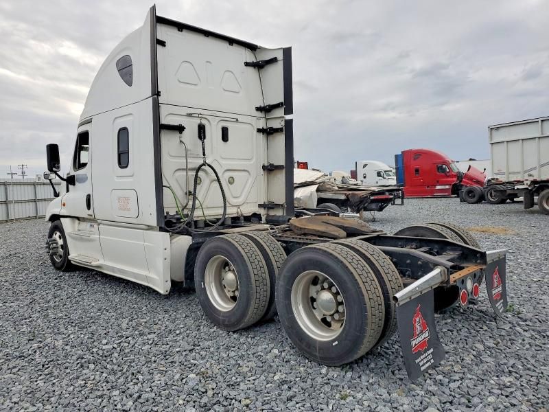 2017 Freightliner Cascadia 125 Semi Truck