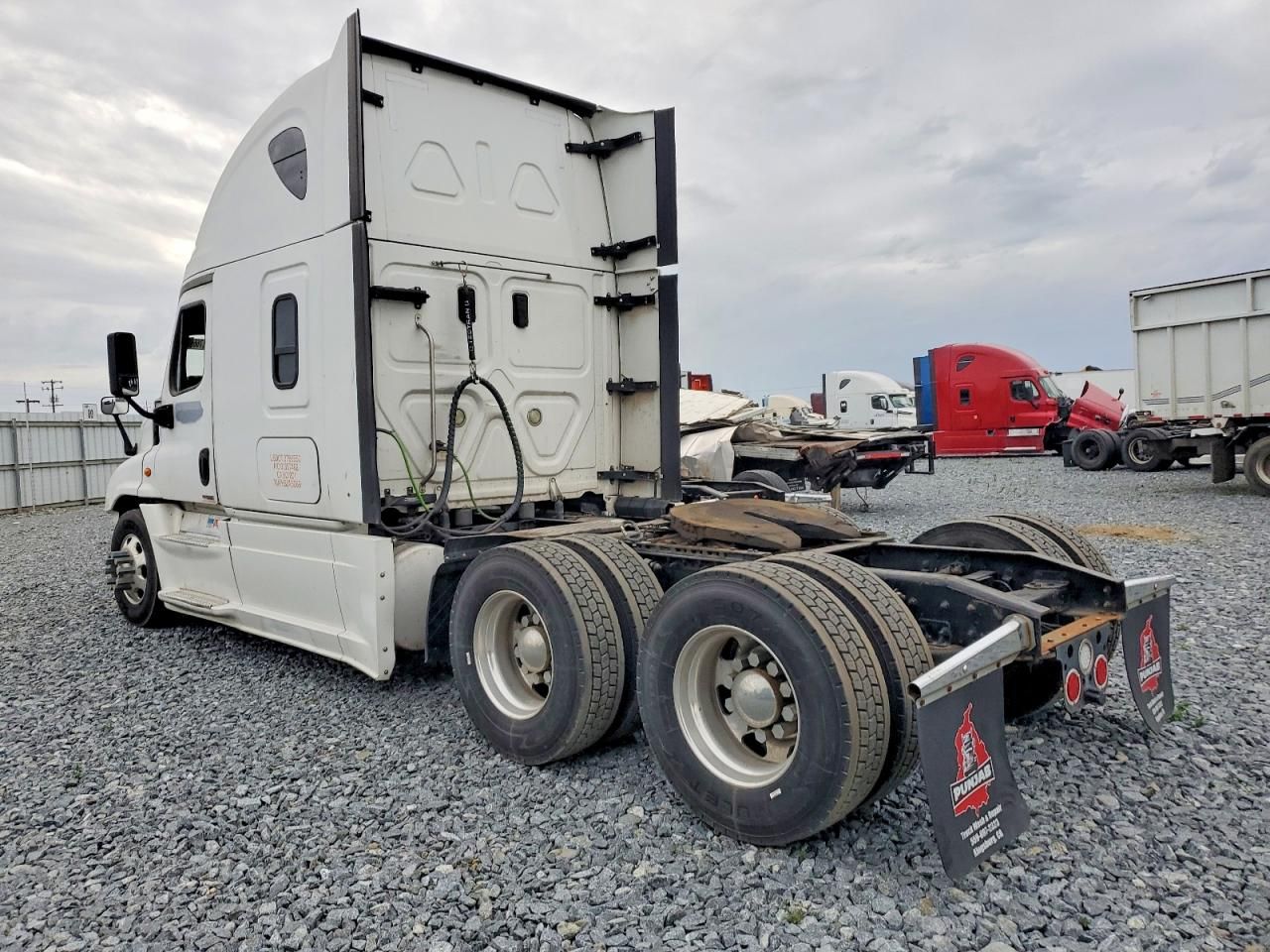 2017 Freightliner Cascadia 125 Semi Truck