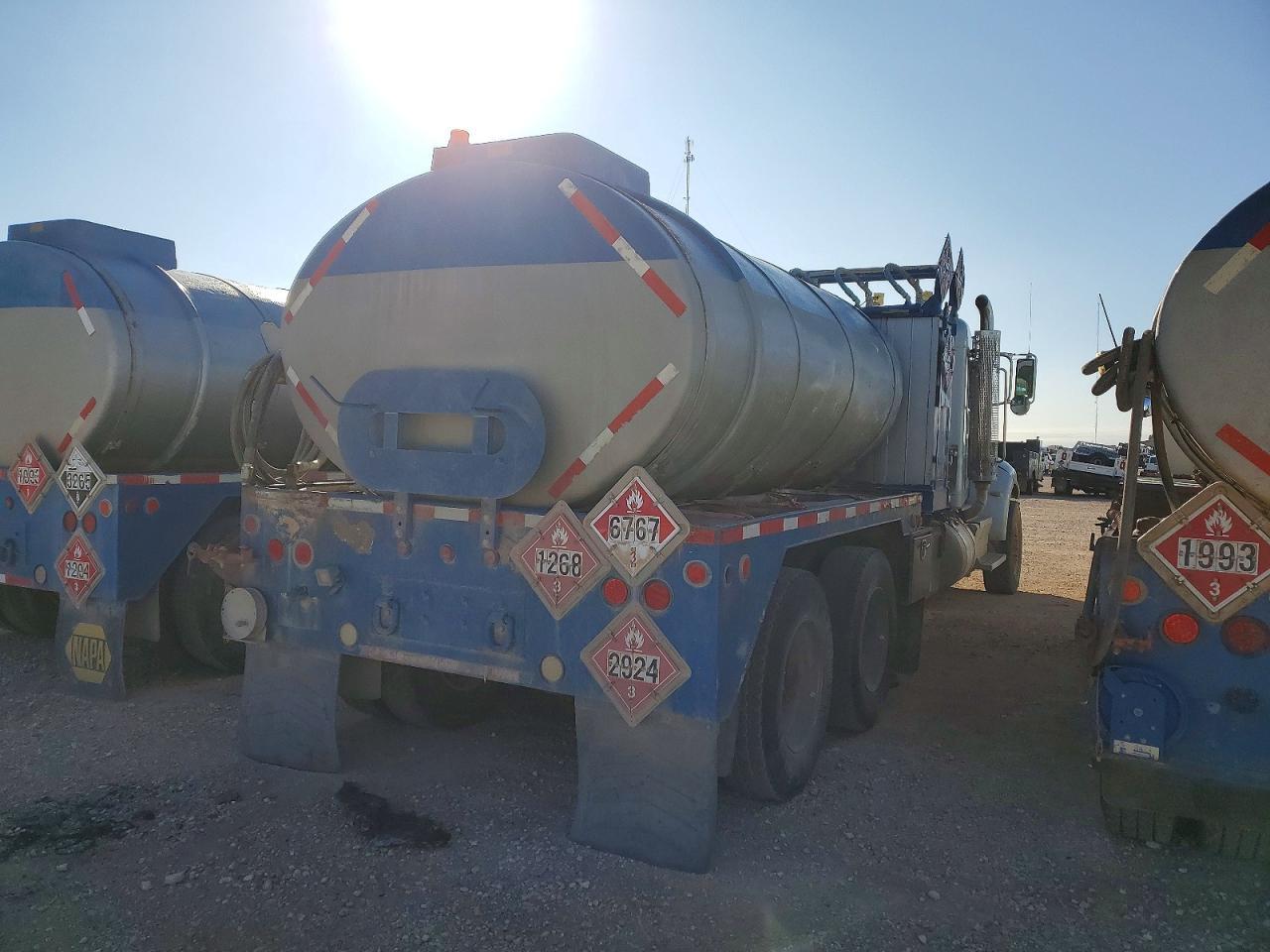 2015 Peterbilt 348 Fuel Truck