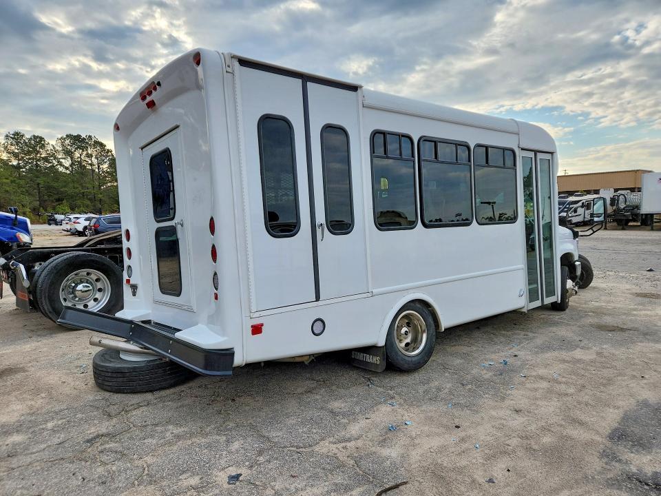 2025 Ford Econoline E450 Super Duty Cutaway van