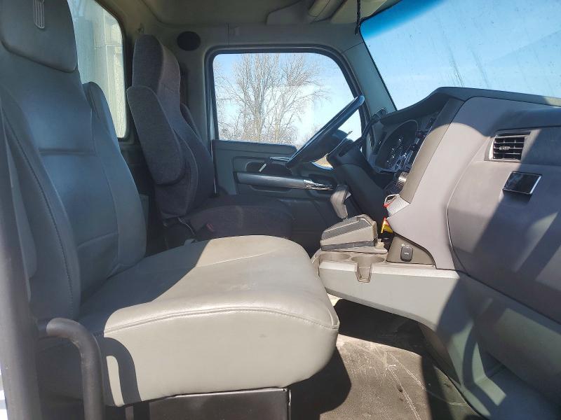 2016 Kenworth T680 Semi Truck