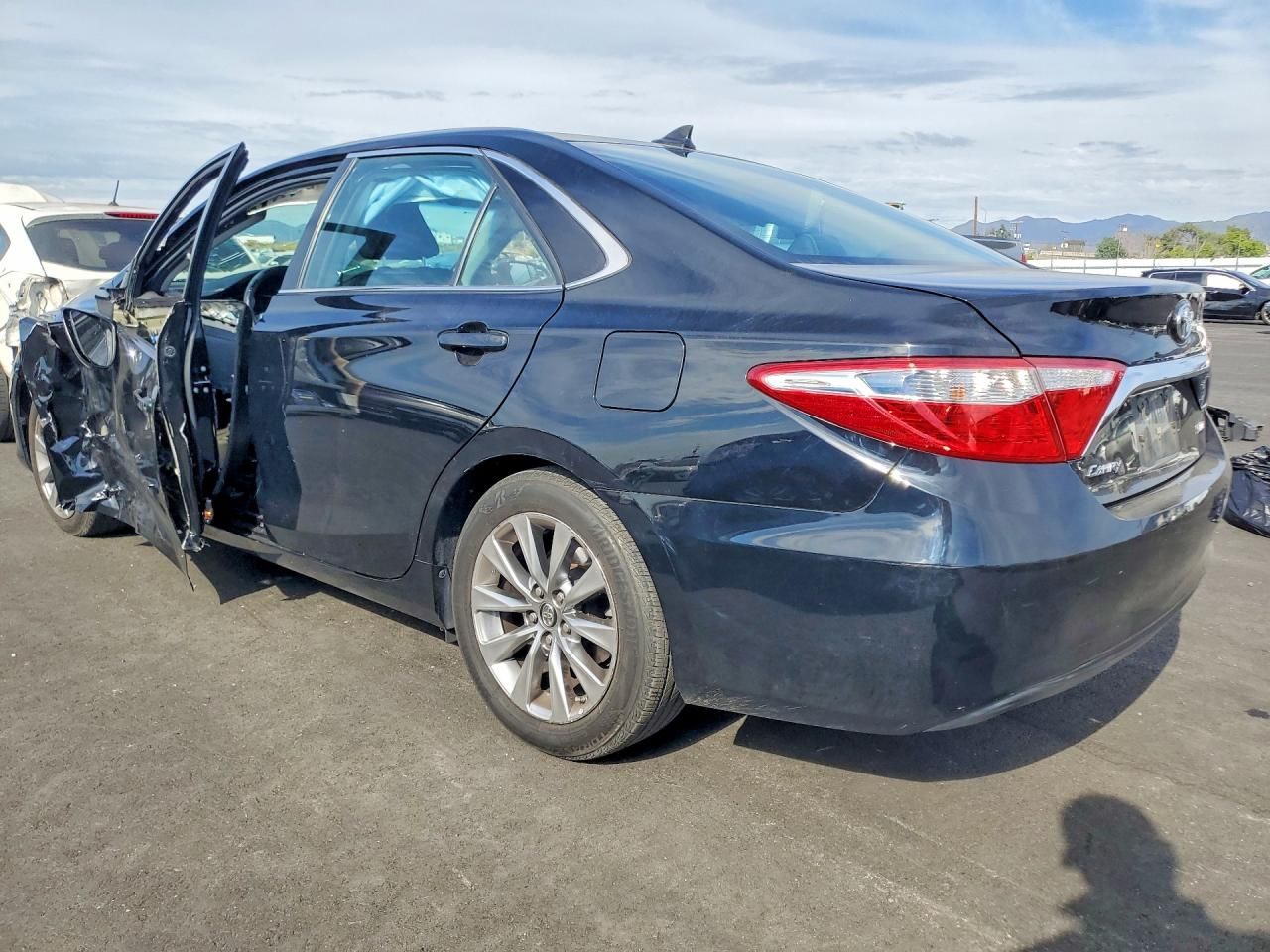 2016 Toyota Camry le