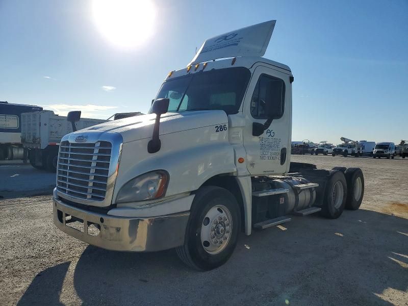 2016 Freightliner Cascadia 125 Semi Truck