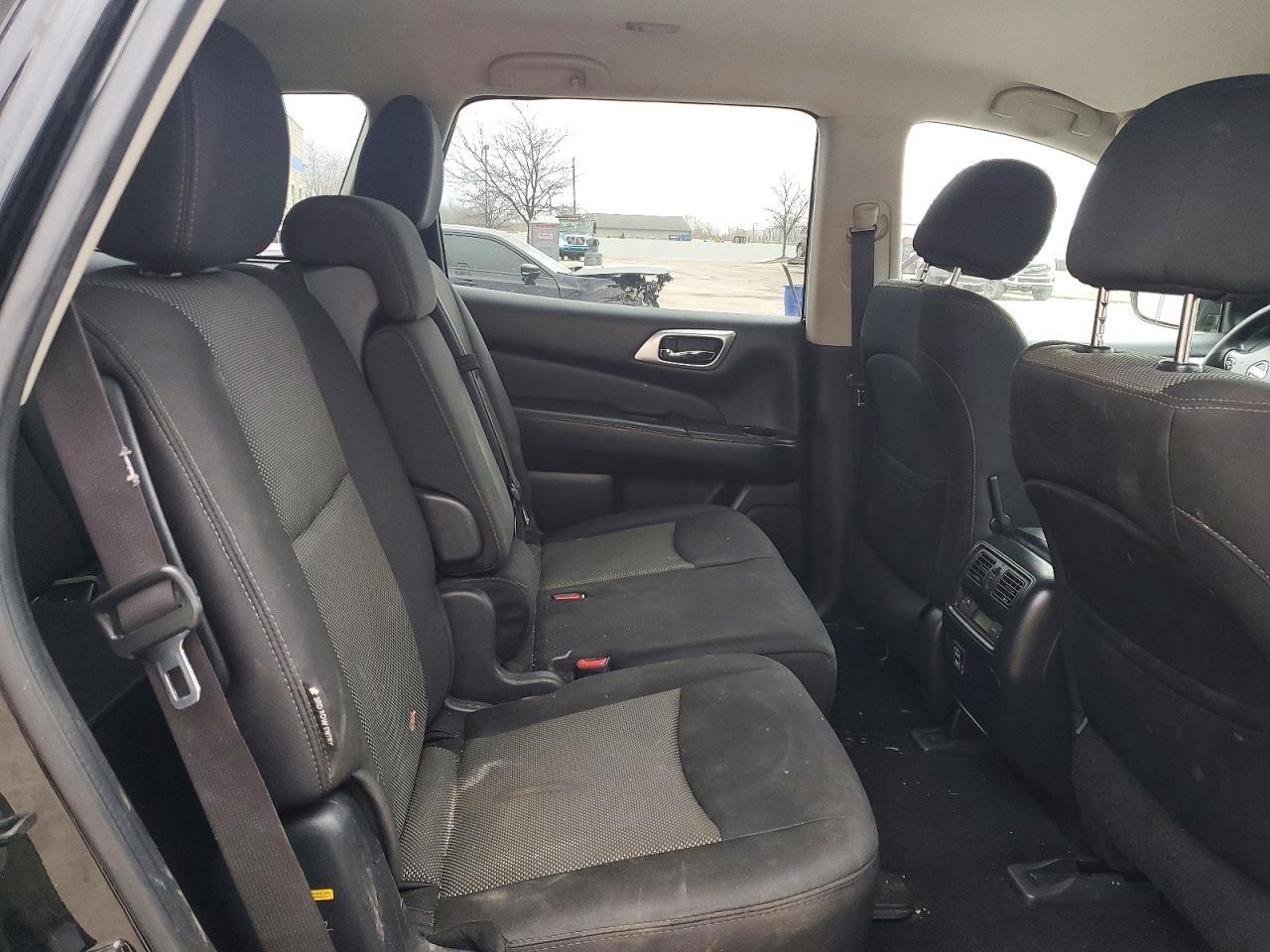 2018 Nissan Pathfinder s