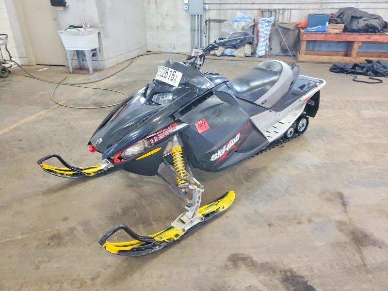 2004 Skidoo 2002 Ford Super Duty F-250 XLT