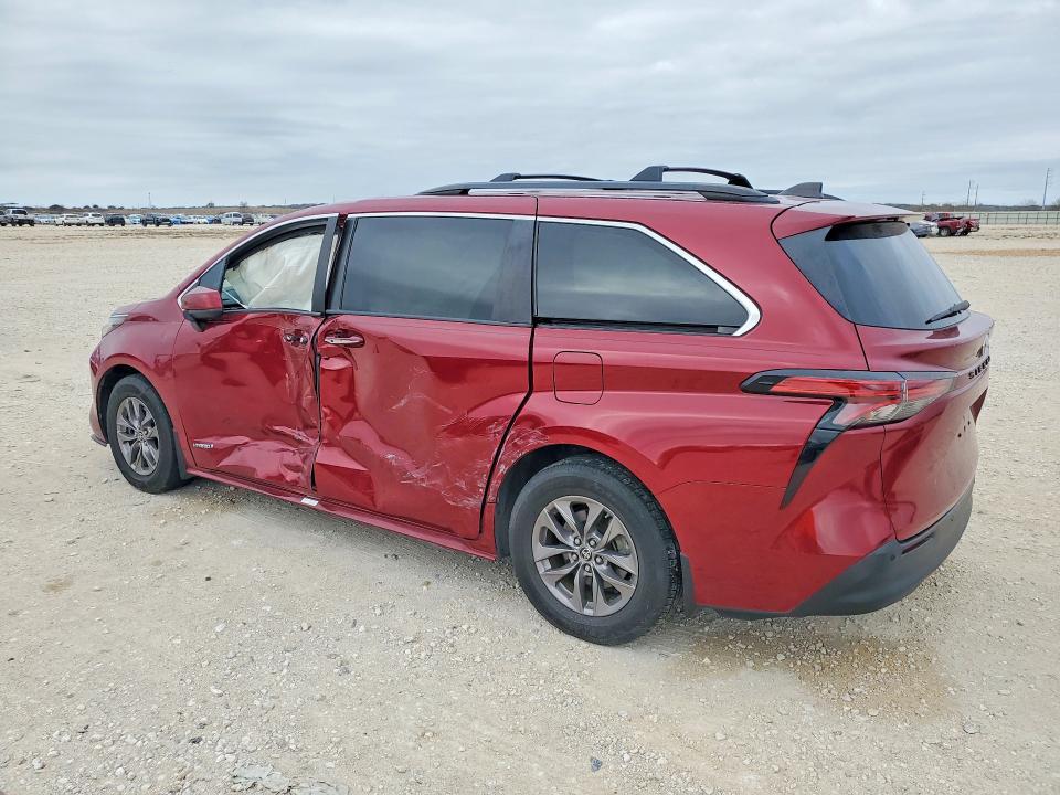 2021 Toyota Sienna xle
