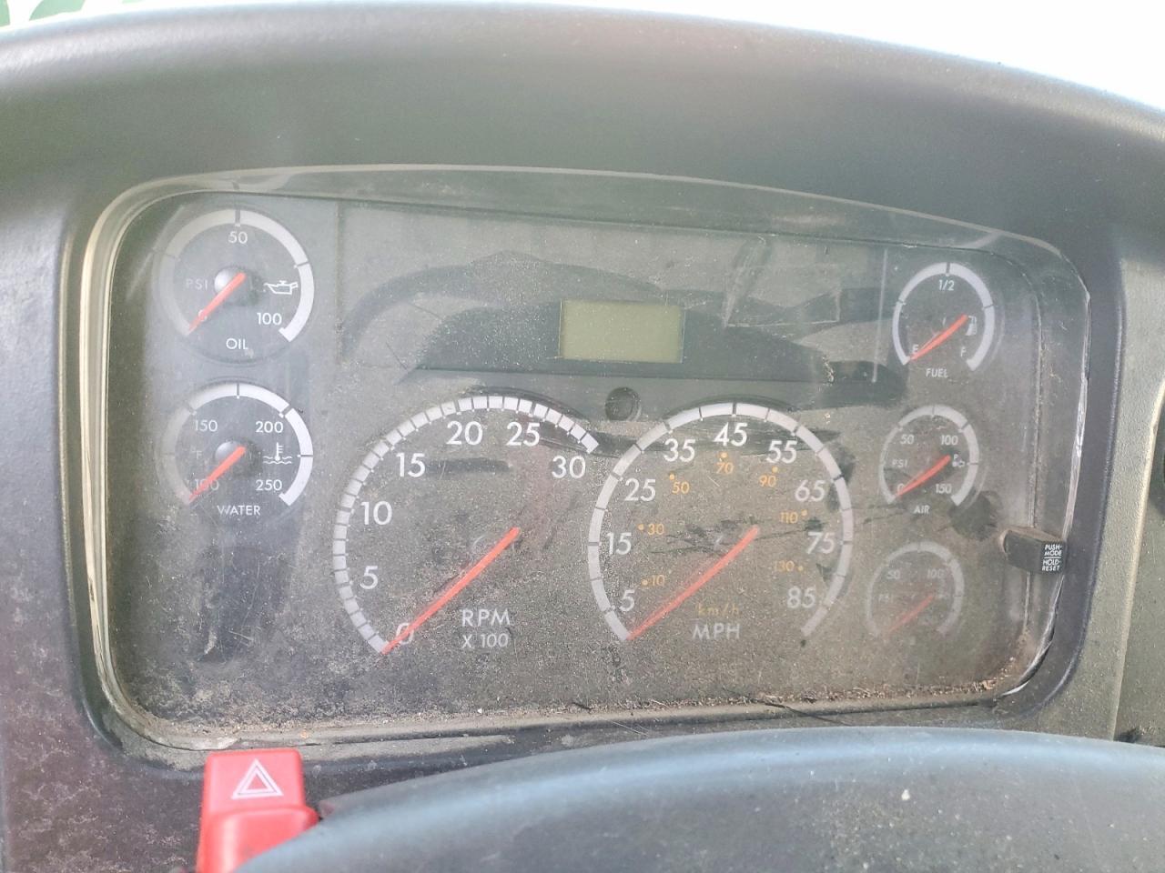 2005 Freightliner Business Class M2 BOX Truck