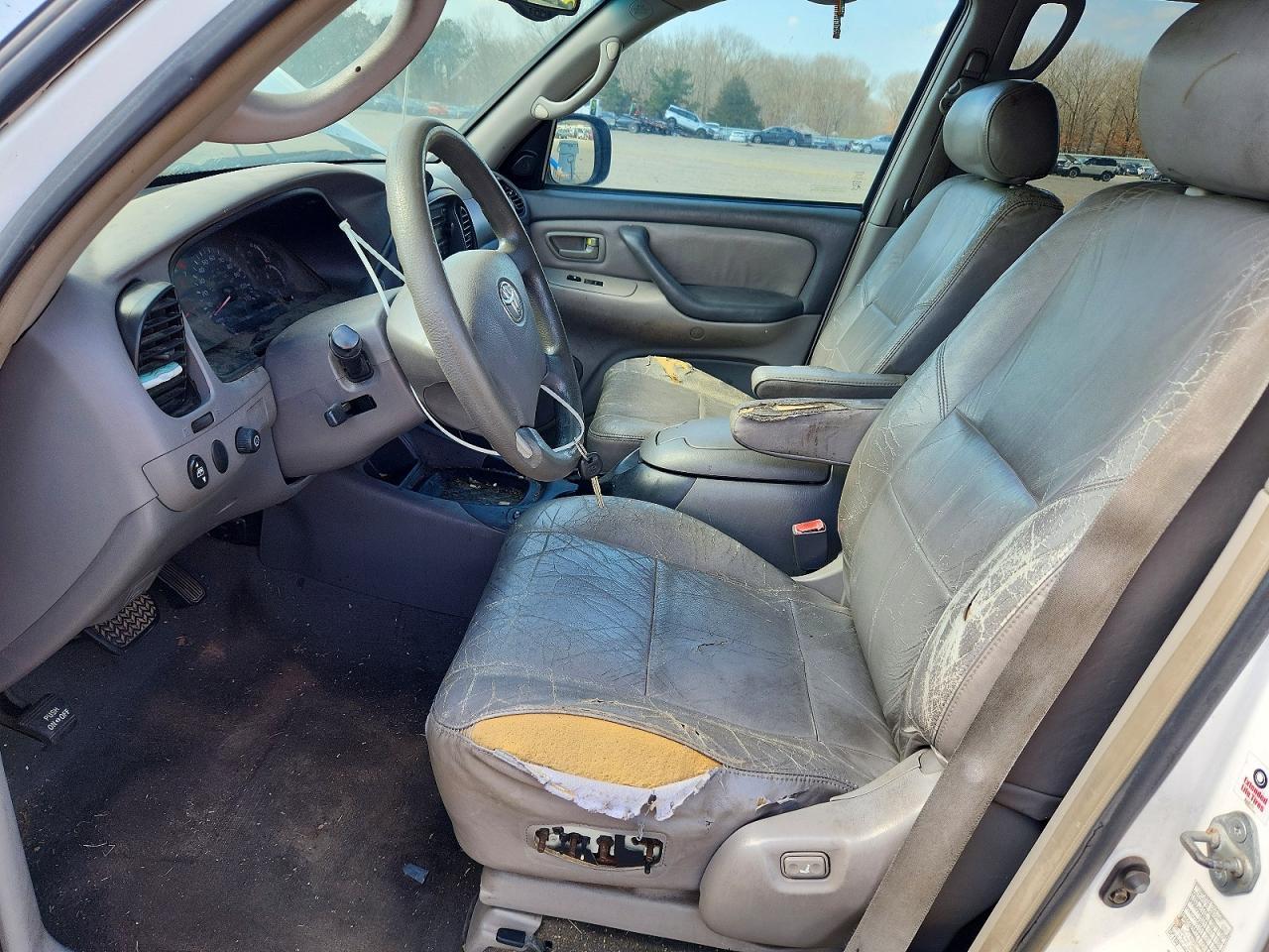 2004 Toyota Sequoia SR5