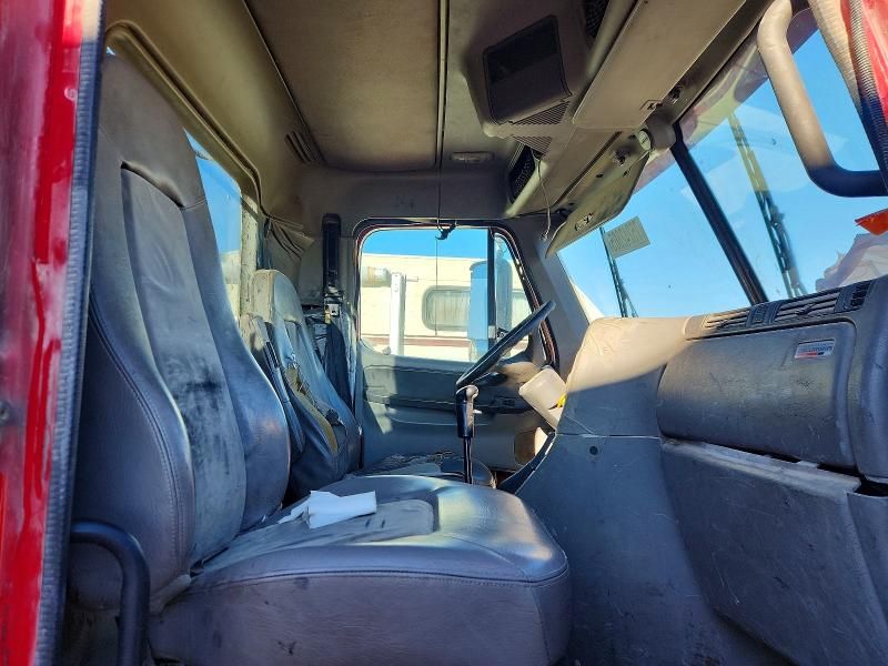 2007 Freightliner Columbia 120 Semi Truck