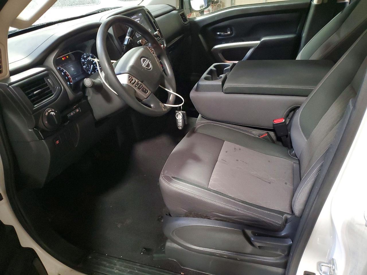 2023 Nissan Titan SV