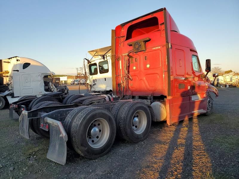 2018 Freightliner Cascadia 125 Semi Truck