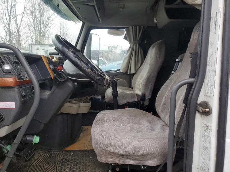 2006 Volvo VNL Semi Truck