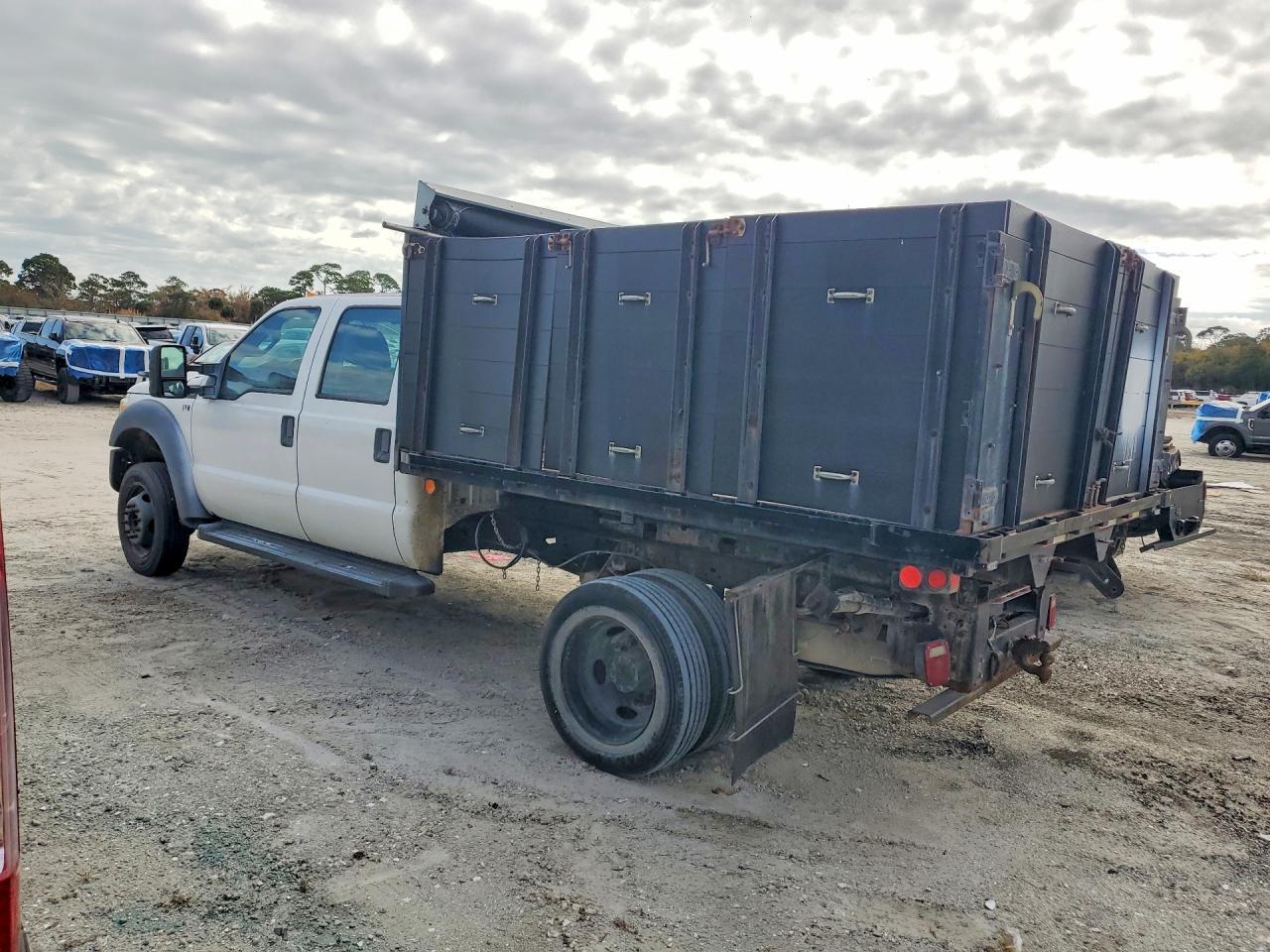2016 Ford F450 Super Duty Flatbed Truck