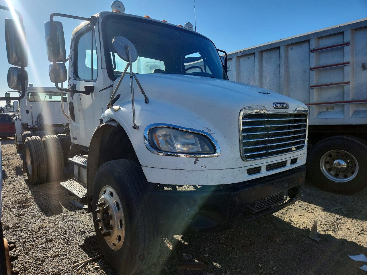 2010 Freigliner 2010 Freightliner Business Class M2 Semi Truck