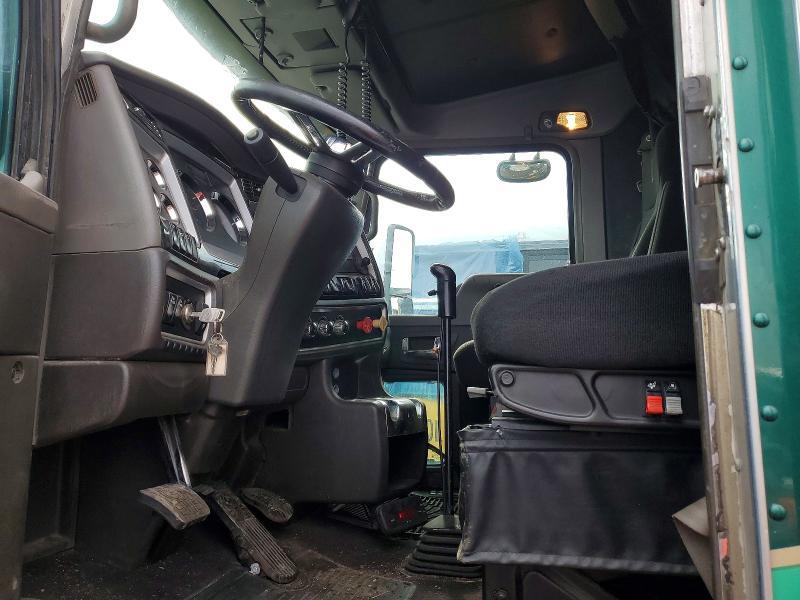 2010 Kenworth T660 Semi Truck