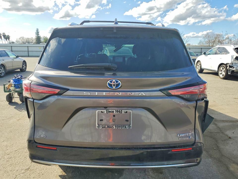 2022 Toyota Sienna Limited