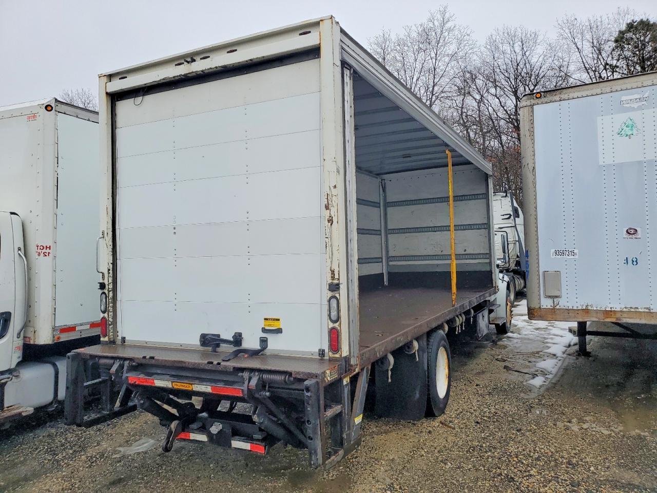 2015 Freightliner Business Class M2 BOX Truck