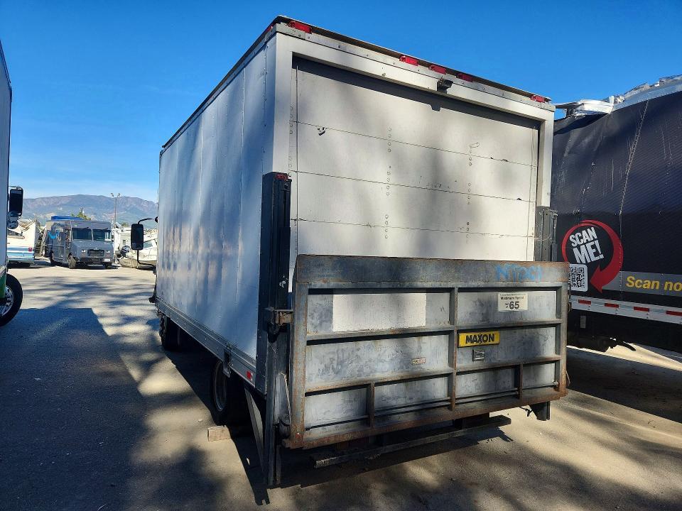 2011 Isuzu Npr hd box Truck