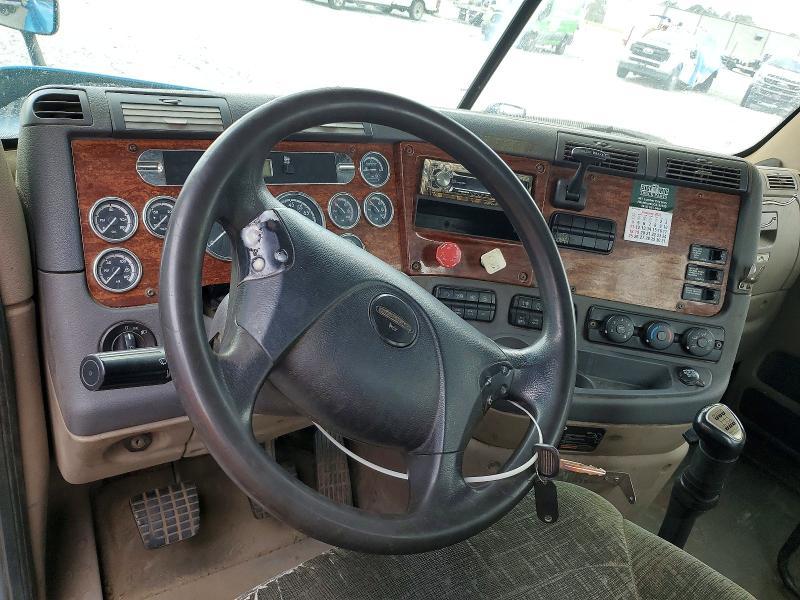 2012 Freightliner Cascadia Semi Truck