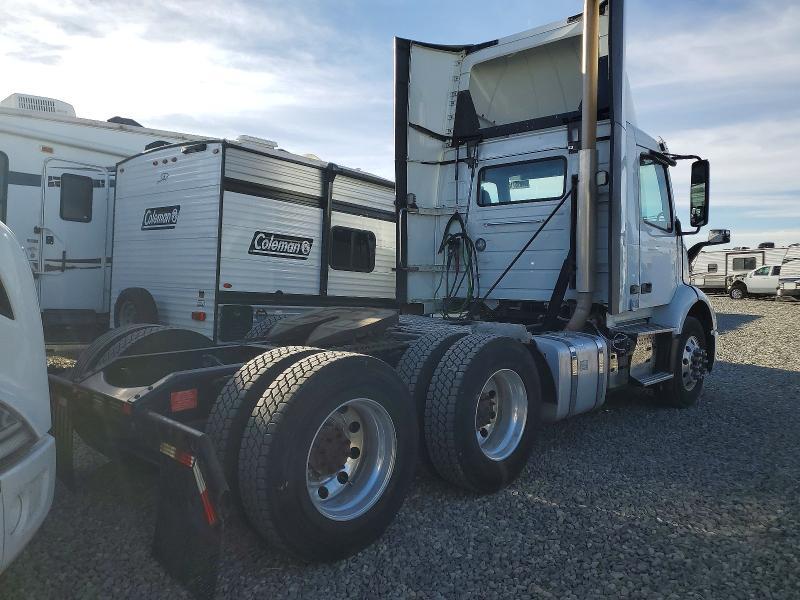 2020 Volvo Vnr Semi Truck