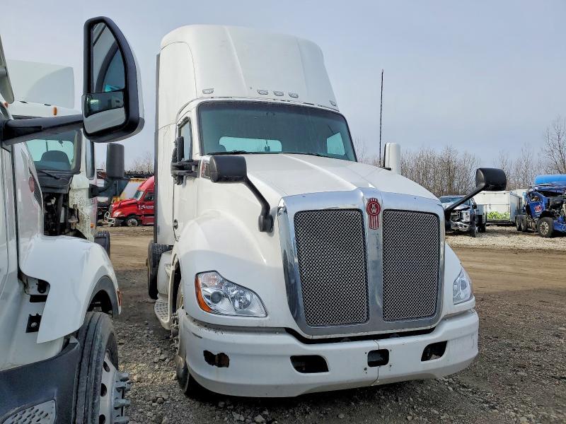 2015 Kenworth T680-semi Truck