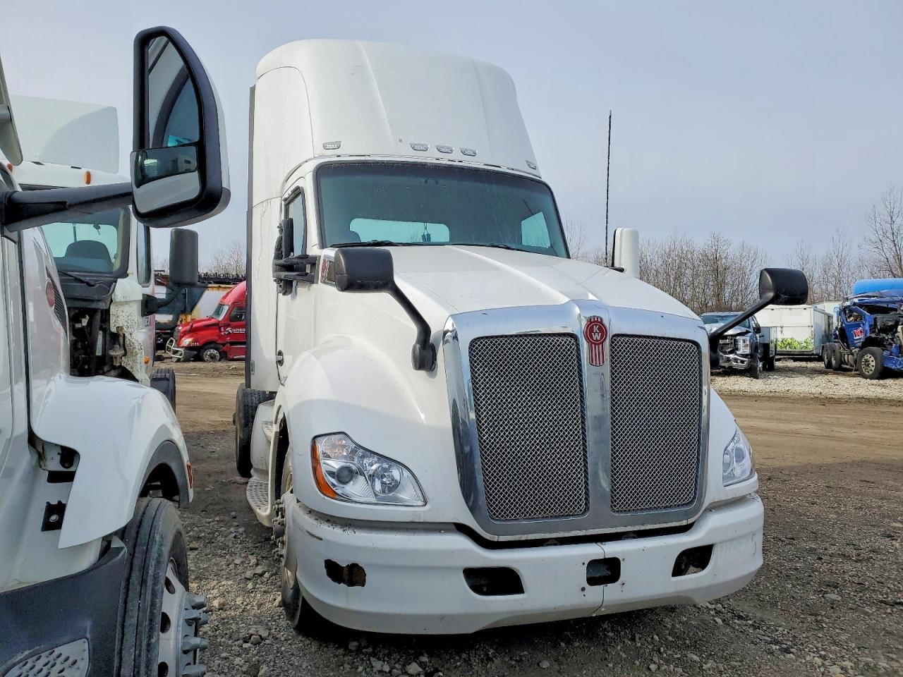 2015 Kenworth T680-Semi Truck
