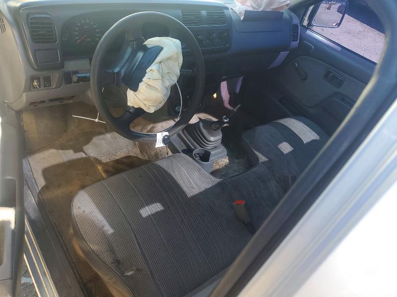 2000 Nissan Frontier xe