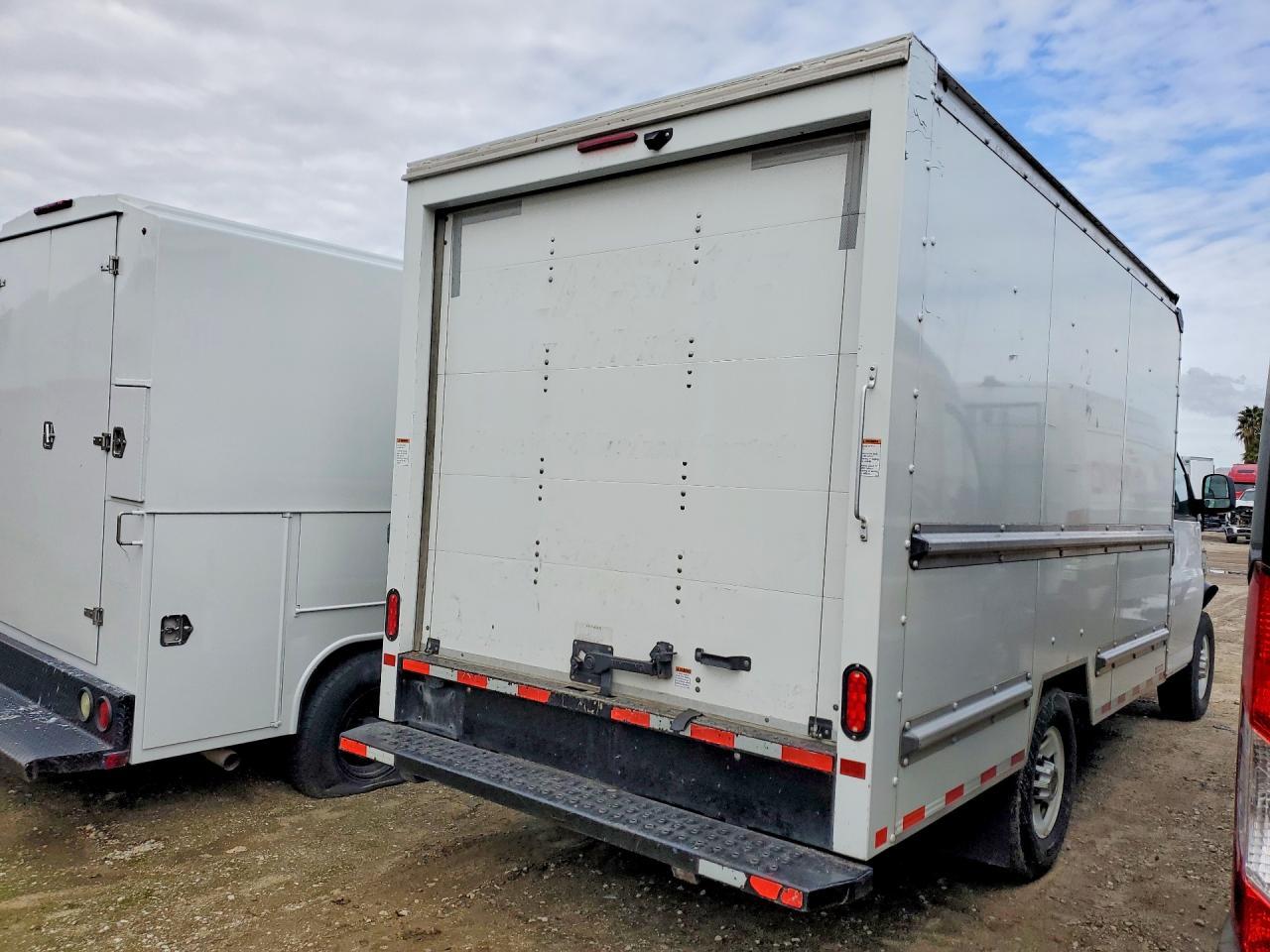 2022 GMC Savana BOX Truck