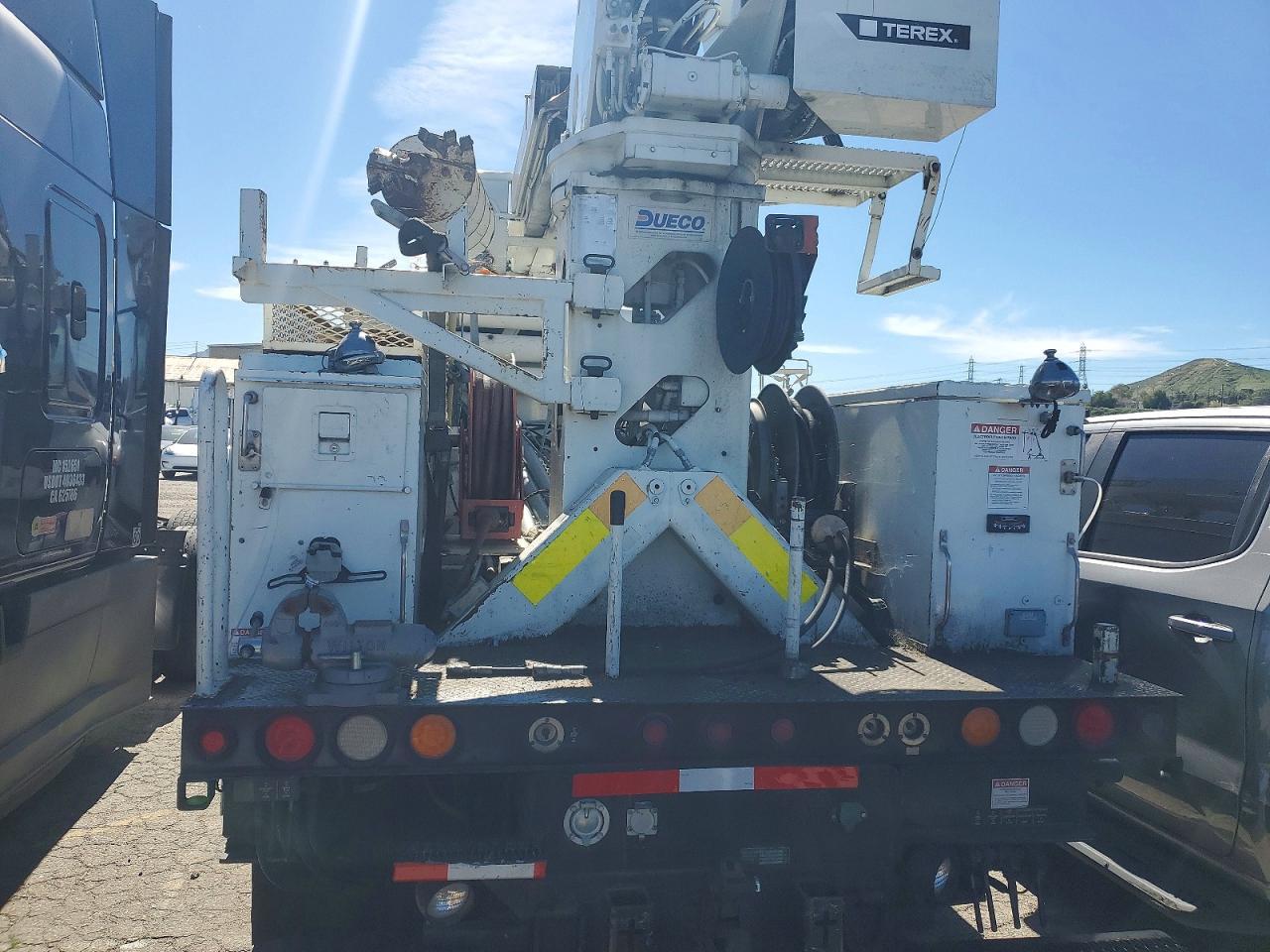 2013 International 4300 Digger Derrick Truck
