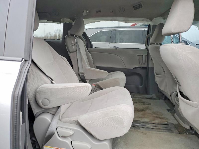 2015 Toyota Sienna le 8 Passenger