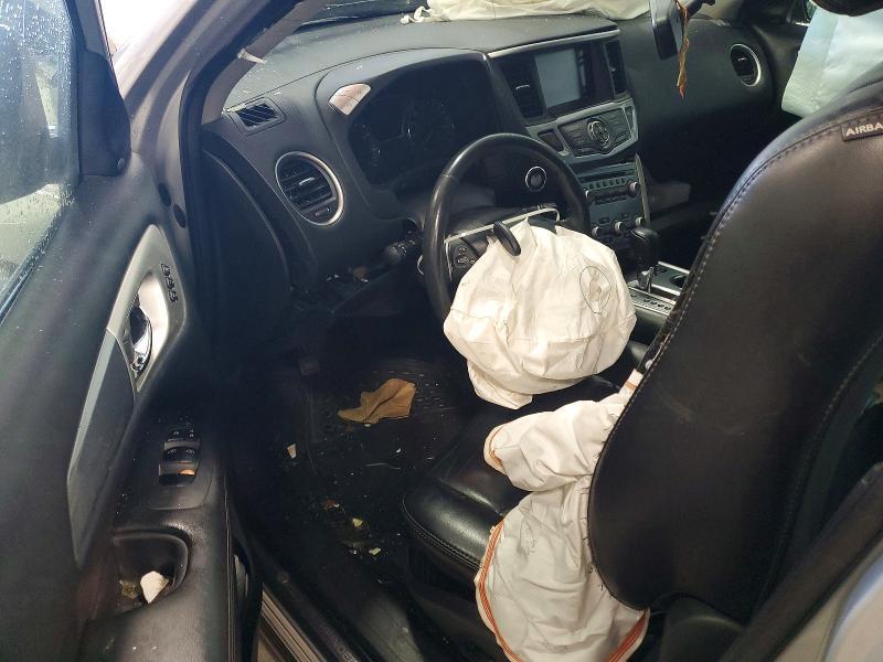 2017 Nissan Pathfinder sl