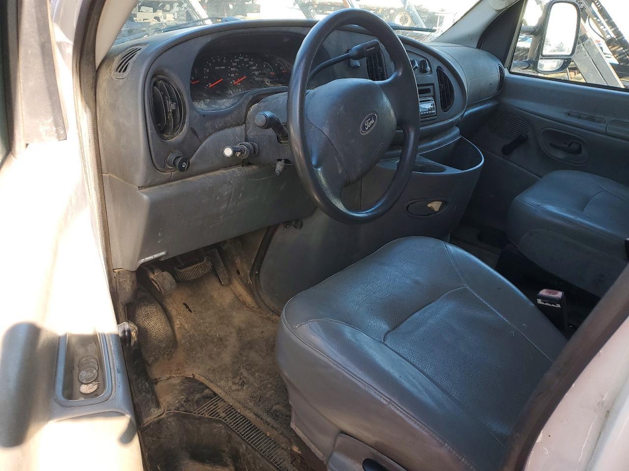 2004 Ford E350 Delivery Truck