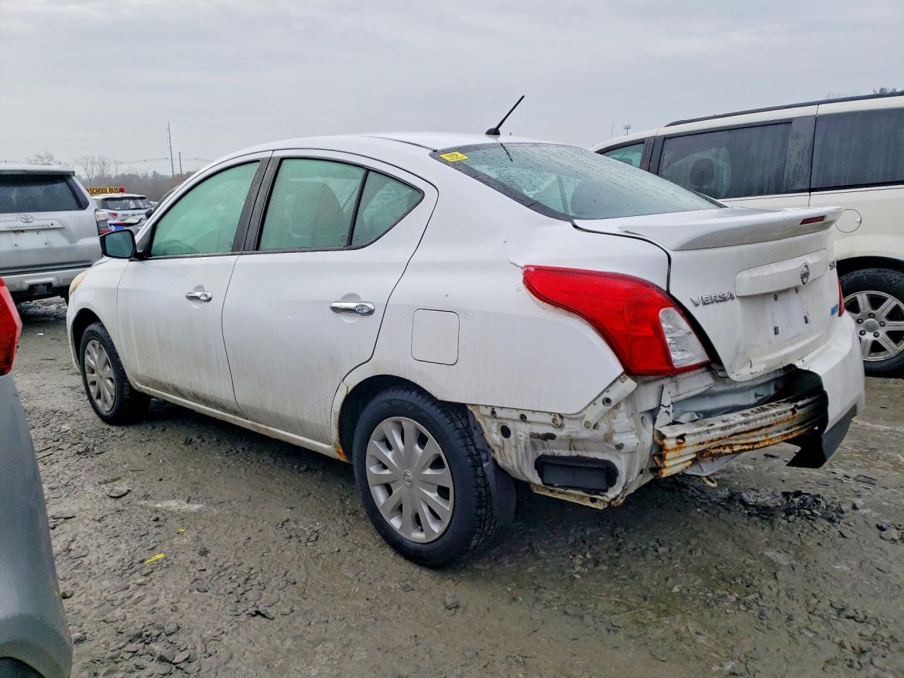 2015 Niss Versa